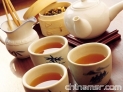 二子茶  枸杞子10克，五味子3克，沸水沖泡代茶飲，有生津止渴、益氣補(bǔ)陰的作用，但有濕熱者不宜飲用。