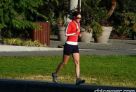 慢跑
慢跑也是一项很理想的秋季运动项目，能增强血液循环，改善心功能；改善脑的血液供应和脑细胞的氧供应，减轻脑动脉硬化，使大脑能正常地工作。跑步还能有效地刺激代谢，增加能量消耗，有助于减肥健美。对于老年人来说，跑步能大大减少由于不运动引起的肌肉萎缩及肥胖症；减少心肺功能衰老的现象；能降低胆固醇，减少动脉硬化，有助于延年益寿。 
