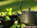 白菊蜜膠茶

　　配方：蜂蜜、蜂膠水溶液(當(dāng)?shù)胤洚a(chǎn)品公司購買)各適量，杭白菊1克。

　　用法：沸水1杯沖泡杭白菊，待水溫降至40℃時兌入蜂蜜15克、蜂膠水溶液5~10滴混合后代茶飲。

　　主治：主治感冒。

