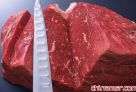 好处4 牛肉含钾和蛋白质

　　钾是大多数运动员饮食中比较缺少的矿物质。钾的水平低会抑制蛋白质的合成以及生长激素的产生，从而影响肌肉的生长。牛肉中富含蛋白质：4盎司瘦里脊就可产生22克一流的蛋白质。

