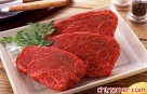 好处5 牛肉是亚油酸的低脂肪来源

　　牛肉中脂肪含量很低，但却富含结合亚油酸，这些潜在的抗氧化剂可以有效对抗举重等运动中造成的组织损伤。另外，亚油酸还可以作为抗氧化剂保持肌肉块。

