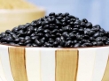 NO.8 黑豆：381 大卡(100克)

　　黑豆营养全面，含有丰富的蛋白质、维生素、矿物质，有活血、利水、祛风、解毒之功效。

　　具有消肿下气、润肺燥热、活血利水、祛风除痹、补血安神、明目健脾、补肾益阴、解毒的作用。