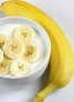 七、香蕉。

　　香蕉防癌效果好。东京大学教授山崎正利指出，香蕉愈熟，也就是表皮的黑斑愈多，免疫活性愈高。表皮上出现黑斑的香蕉，增加白血球的能力是青香蕉的8倍。香蕉能预防直肠癌、结肠癌、肾癌。瑞典研究发现，每周吃4—6次香蕉的女性，患肾癌的风险降低一半。

　　许多人怕香蕉太甜，其实它的升糖指数中等，一根的热量才100卡左右，约1/3碗饭。选购香蕉可以挑果实饱满、尾部圆滑、果皮外缘棱角不明显的。
