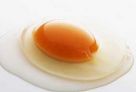 鸡蛋的相克搭配：

　　1、吃完鸡蛋后不要立即饮茶

　　吃完鸡蛋之后不要立即喝茶。由于茶叶当中含有大量的鞣酸，而鞣酸与蛋白质合成后就变成具有收敛性的鞣酸蛋白质，会令肠蠕动减慢，从而延长了粪便在肠道中的滞留时间，很容易造成便秘，同时也会增加有毒物质以及致癌物质被人体吸收的可能，危害到人体的健康。

