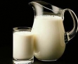 　　6、牛奶及乳制品

　　牛奶及乳制品中含有丰富的钙质,有益于乳腺保健。牛奶具有丰富的蛋白质,对于胸部的发育可以说是非常有帮助。牛奶、酸奶里含有丰富的蛋白质、钙、维生素A和维生素B等成分。

