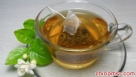 10.用茶包辅助治疗口腔溃疡。把一个湿茶包敷在溃疡面上，可辅助治愈创面，因为茶叶里的丹宁酸能起到收缩剂的作用。