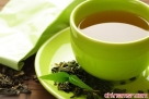 健康饮食法6：喝绿茶
    研究发现绿茶对皮肤有许多功效，包括抗氧化、抗炎、防癌、防辐射。虽然《生物化学和生物物理学集刊》的一项研究显示，绿茶真正的抗糖化终产物功效是在心脏，但是众多独立的科学研究证明喝绿茶对你的皮肤极为有益。