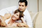 性交流要看时间看场合
有的夫妻认为在爱的内容，性爱的进行中交换意见和感受，反而影响了性爱的正常进行，正在享受快感时，伴侣提出问题可能会使美好的情绪受阻，尤其是男性会受到较大的影响，扫兴而终。还有的丈夫或妻子不看时间场合，吃着饭或做家务时想到就开口要探讨性的问题，使正在做别的事情的伴侣难以接受，顿生反感，好心做坏事。



 

