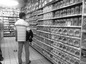 记者在北京各大商场调查发现，来自新西兰产地的奶粉出现滞销，而来自欧洲地区的奶粉则表现强势